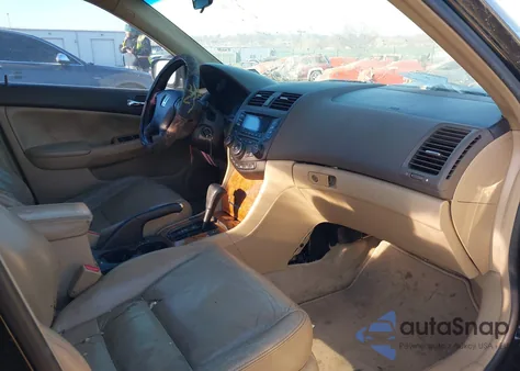 2003 Honda Accord 3.0 Ex z USA, uszkodzony, nr VIN 1HGCM66523A040880